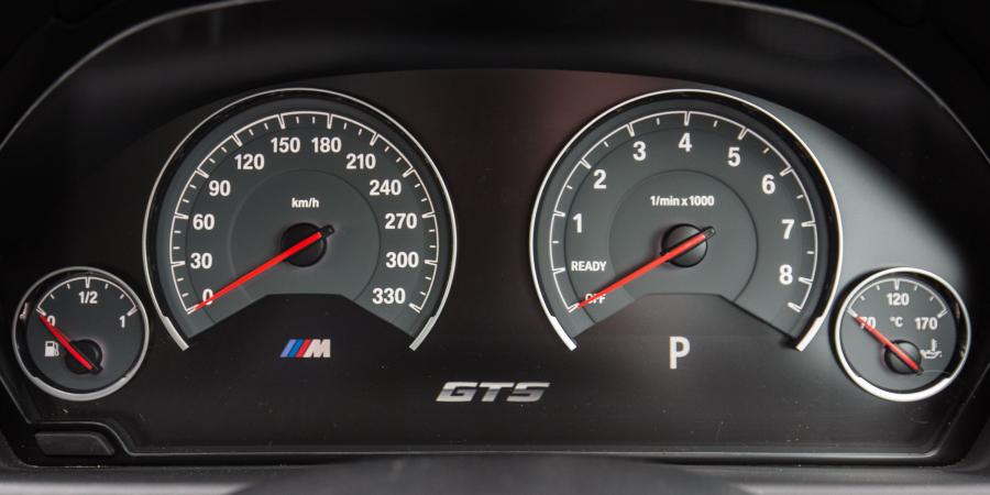 Панель приборов BMW M4 GTS 2016 года  (AU) (фото 13 из 26)